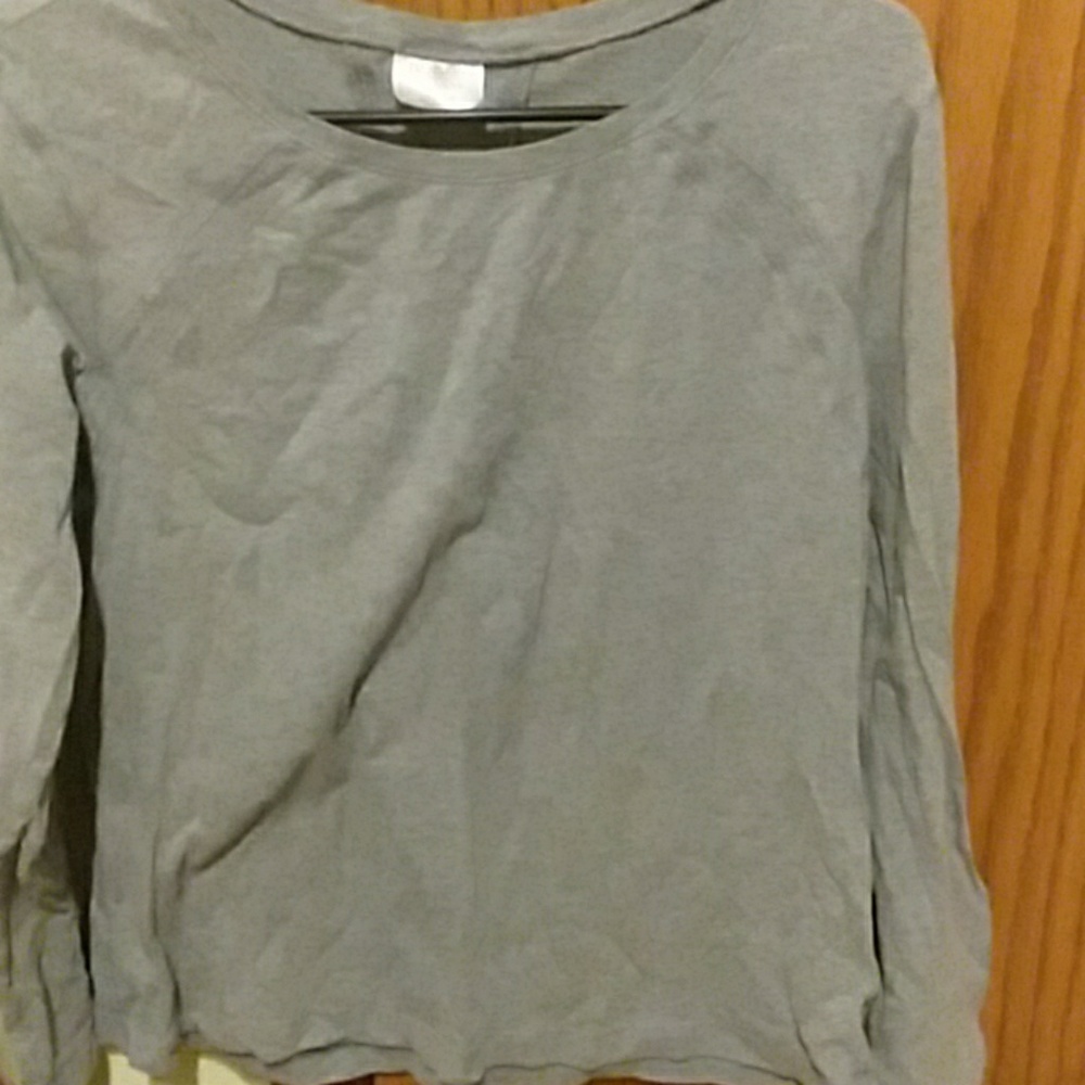 Gray long sleeve shirt
